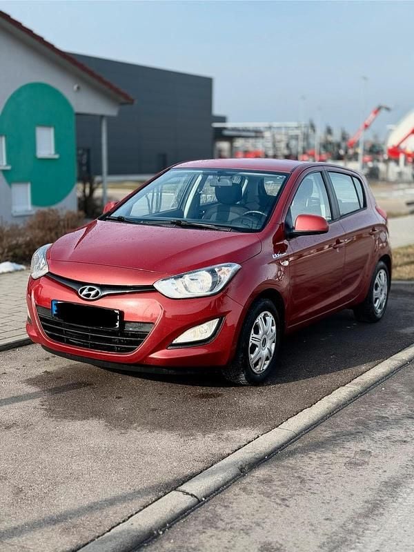 Gebraucht Hyundai i20 75 PS (55 kW) 2013 Rot Kleinwagen