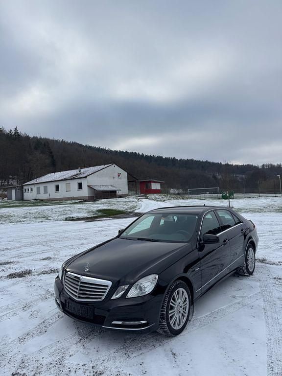 Gebraucht Mercedes E250 Elegance 204 PS (150 kW) 2012 Schwarz Limousine