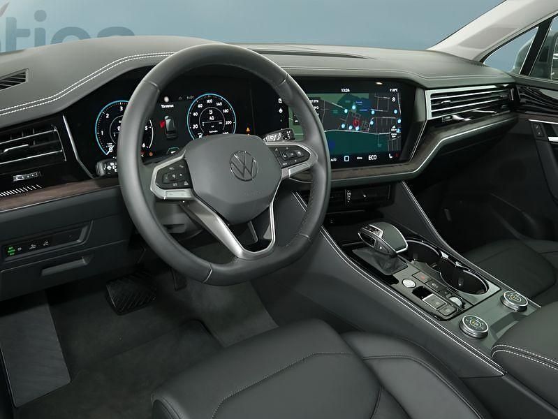 Gebraucht VW Touareg 231 PS (169 kW) 2025 Grau SUV