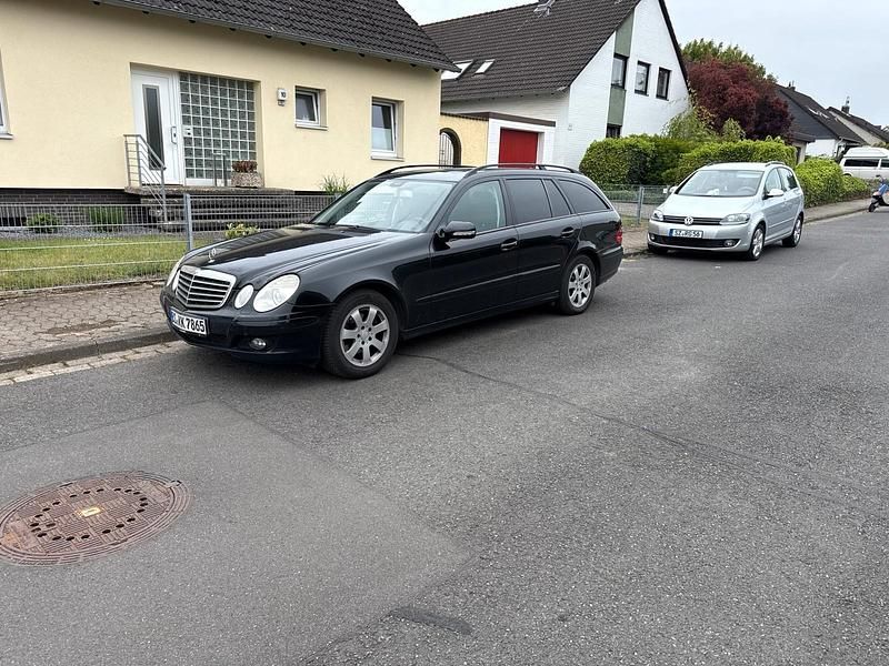 Schwarz Gebraucht 2007 Mercedes E220 Kombi | 2.990 € (Etwas zu teuer) - Bild 1/4
