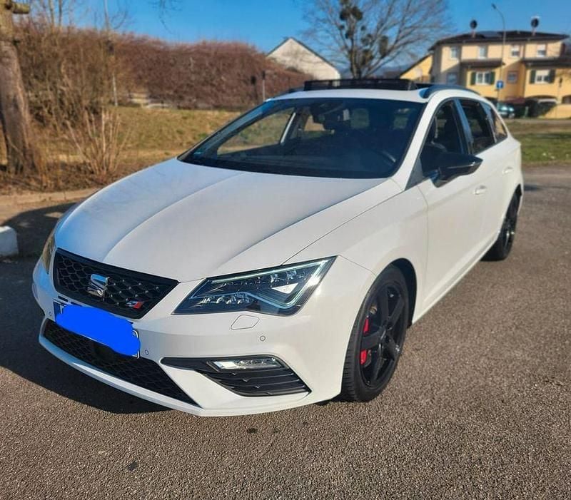 Weiß Gebraucht 2017 Cupra Leon Limousine | 18.900 € (Fairer Preis) - Bild 1/4