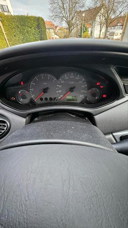 Second-hand Ford Focus 100 CP (73 kW) 2004 Argintiu Hatchback