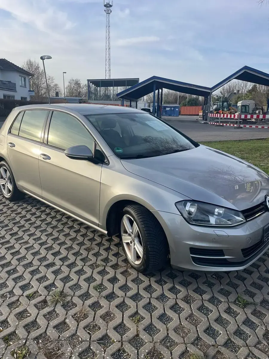 Second-hand VW Golf VII 105 CP (77 kW) 2014 Auriu Berlinǎ