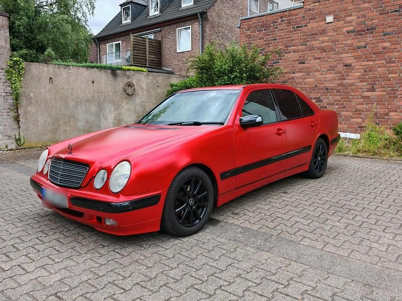 Gebraucht Mercedes E200 136 PS (100 kW) 1999 Rot Limousine
