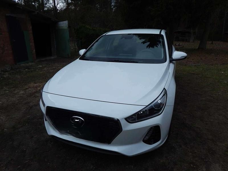 Gebraucht Hyundai i30 Style 110 PS (80 kW) 2018 Weiß Limousine