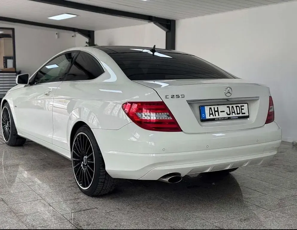 Gebraucht Mercedes 250 204 PS (150 kW) 2011 Weiß Coupé