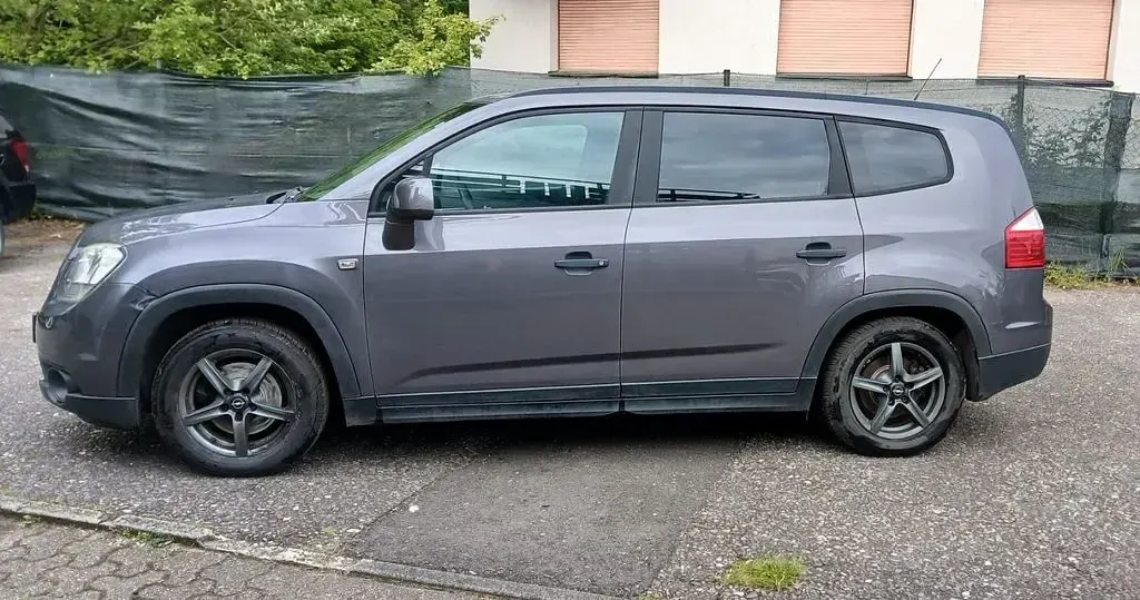 Gebraucht Chevrolet Orlando LS 141 PS (103 kW) 2012 Grau Van / Kleinbus