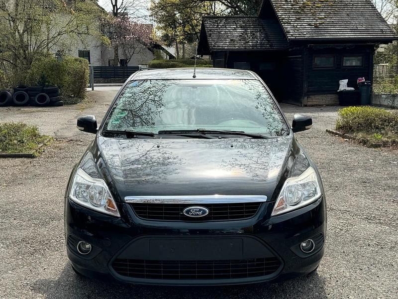 Gebraucht Ford Focus 109 PS (80 kW) 2011 Schwarz Kleinwagen