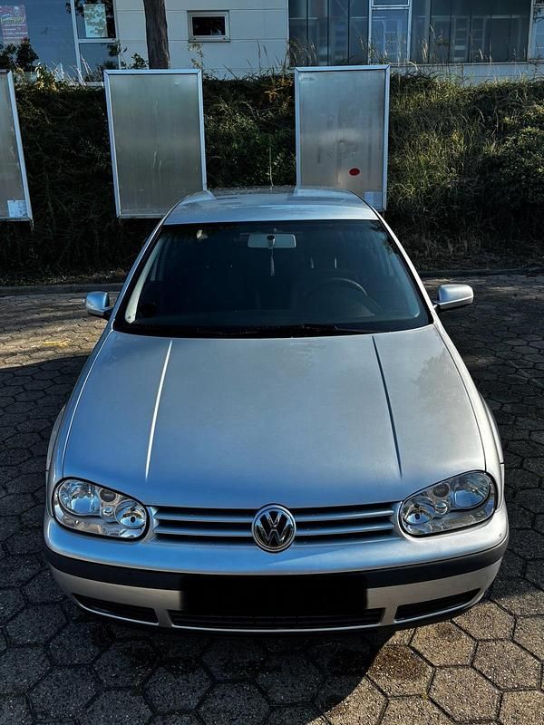 Silber Gebraucht 2002 VW Golf IV Kleinwagen | 3.250 € - Bild 1/4