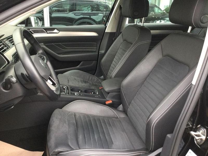 Gebraucht VW Passat Elegance 150 PS (110 kW) 2021 Schwarz Kombi