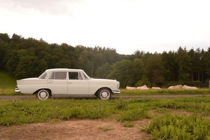Weiß Gebraucht 1965 Mercedes W111 Limousine | 19.000 € - Bild 1/4