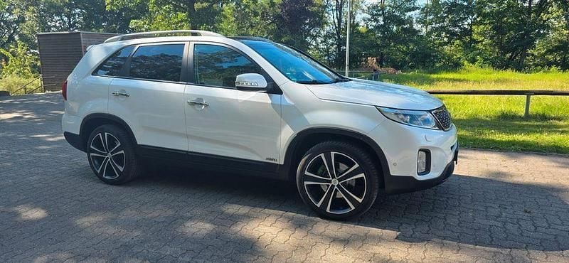 Weiß Gebraucht 2013 Kia Sorento Platinum Edition SUV | 12.500 € (Fairer Preis) - Bild 1/4