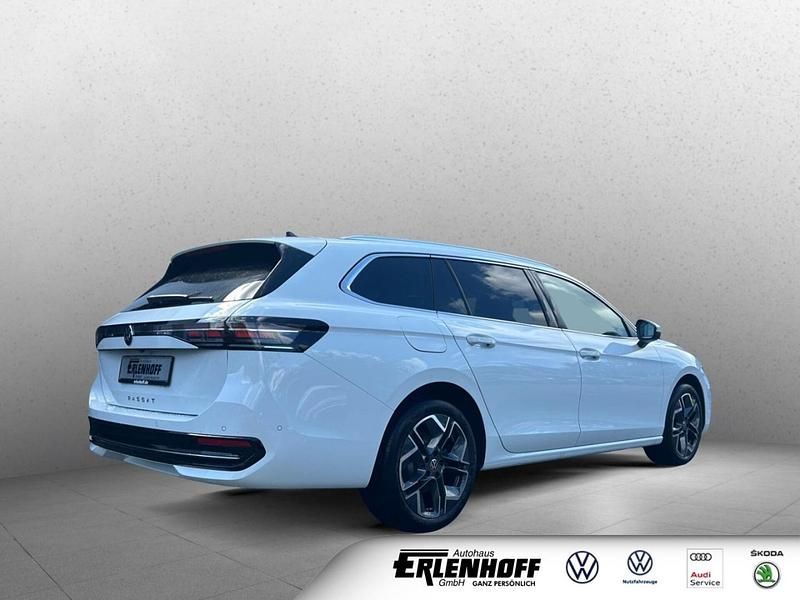 Gebraucht VW Passat Elegance 150 PS (110 kW) 2024 Weiß Kombi