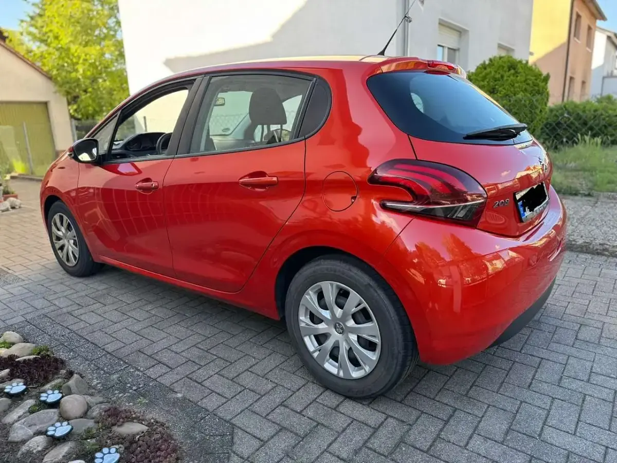 Gebraucht Peugeot 208 Active 82 PS (60 kW) 2016 Kleinwagen