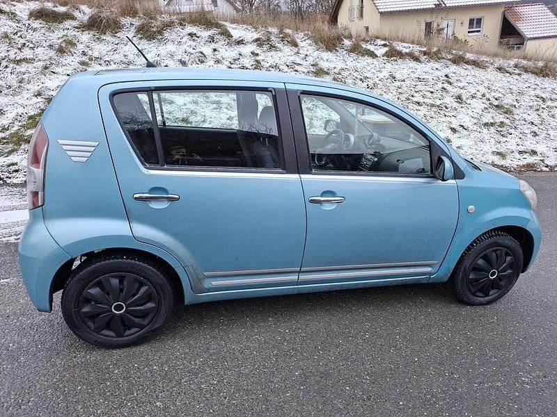 Blau Gebraucht 2006 Daihatsu Sirion Kleinwagen | 1.800 € (Fairer Preis) - Bild 1/4