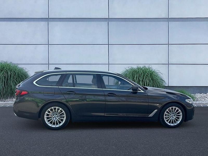 Gebraucht BMW 530e 184 PS (135 kW) 2022 Grau Kombi