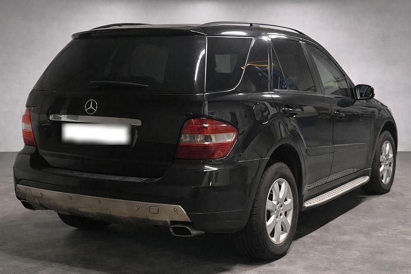 Gebraucht Mercedes ML320 224 PS (164 kW) 2011 Schwarz SUV