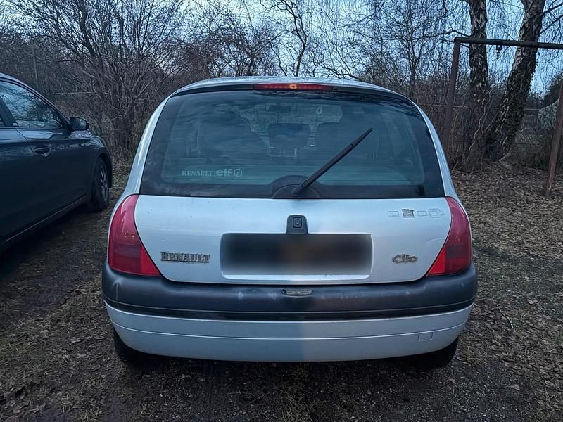 Gebraucht Renault Clio II 55 PS (40 kW) 2000 Silber Kleinwagen