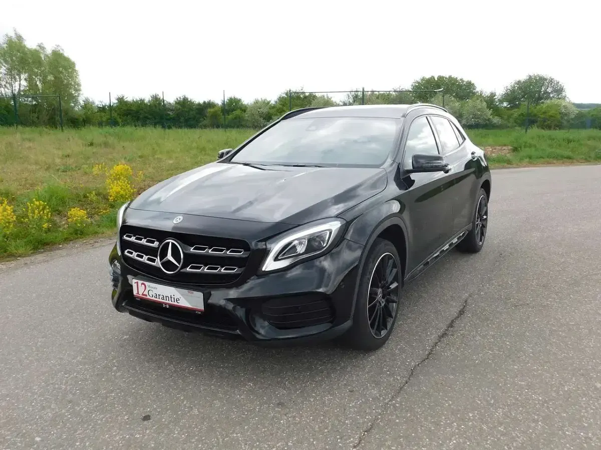Gebraucht Mercedes GLA250 Sport 211 PS (155 kW) 2017 Kosmosschwarz  metalliclack SUV