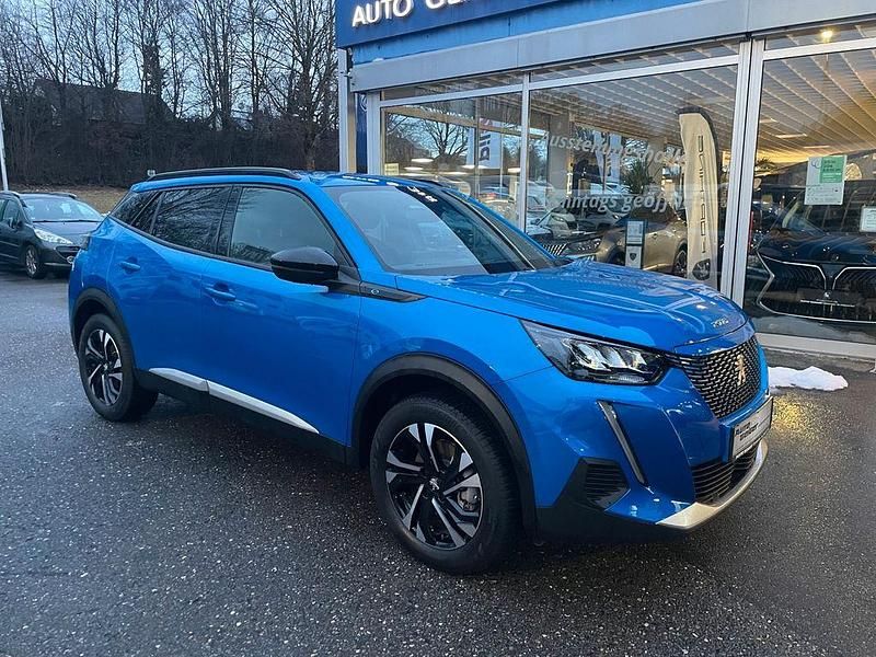 Gebraucht Peugeot e-2008 Allure 100 kW (136 PS) 2023 Blau SUV