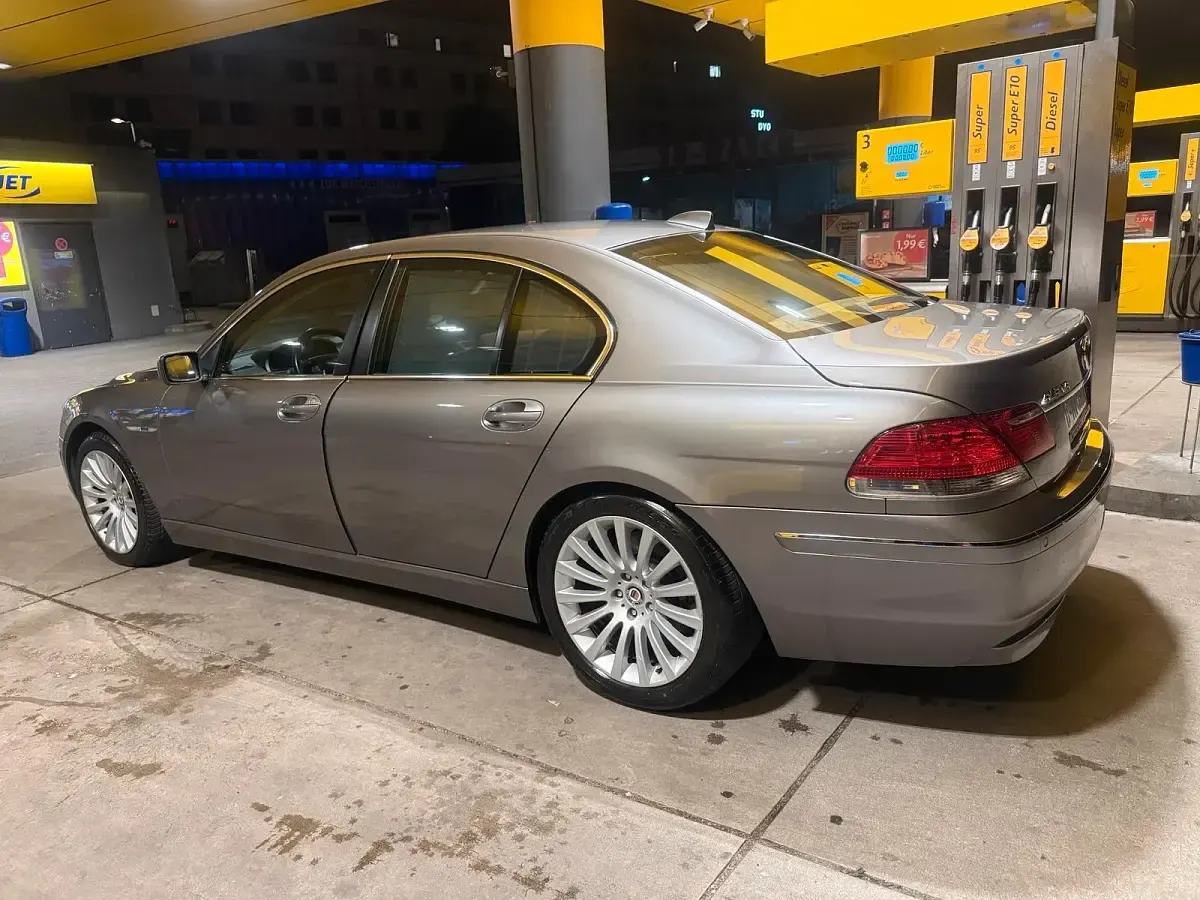 Gebraucht BMW 730 235 PS (172 kW) 2006 Silber Limousine