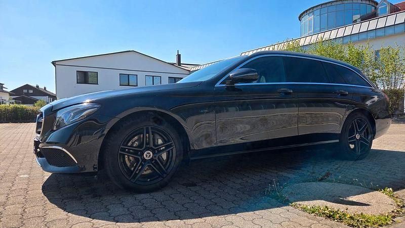 Second-hand Mercedes E300 194 CP (142 kW) 2020 Negru Break