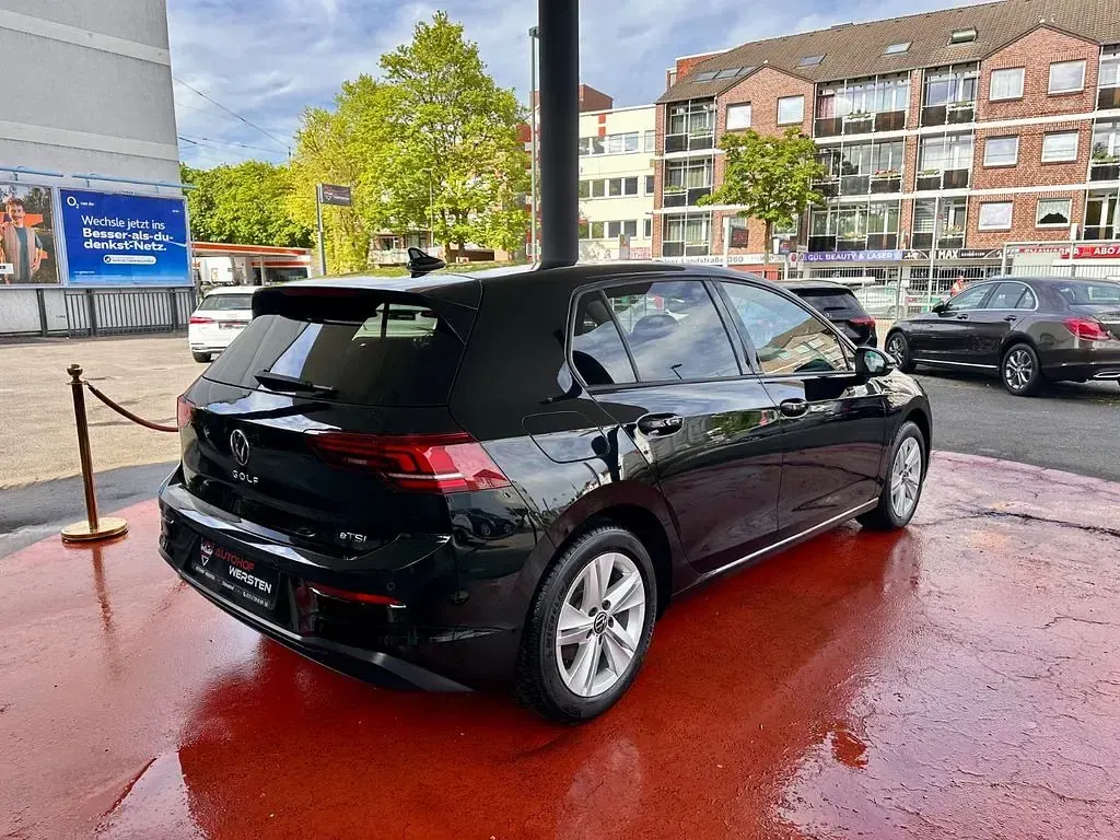 Gebraucht VW Golf VIII Life 150 PS (110 kW) 2025 Schwarz Limousine