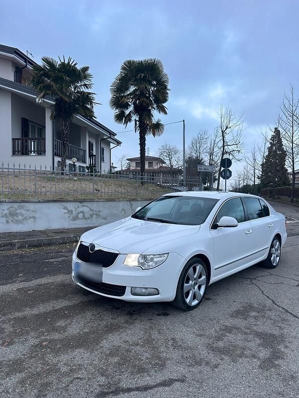 Second-hand Skoda Superb 170 CP (125 kW) 2008 Alb Berlinǎ