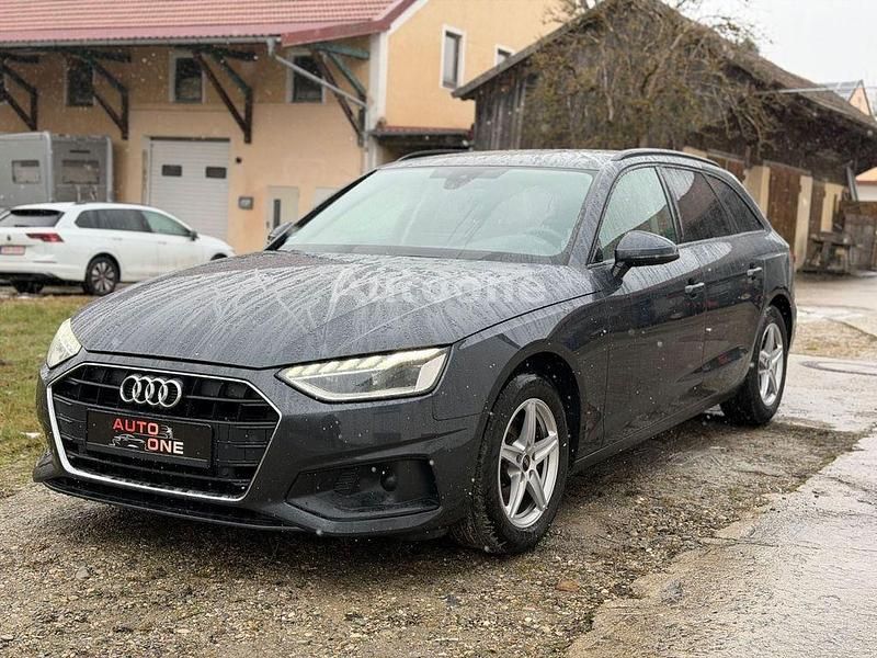 Gebraucht Audi A4 Basis 163 PS (119 kW) 2023 Grau Kombi