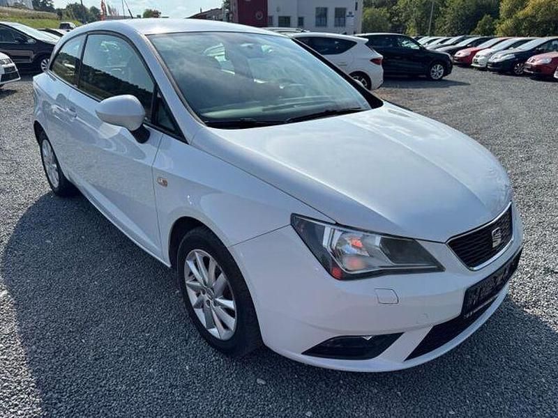 Weiß Gebraucht 2012 Seat Ibiza Style Limousine | 3.490 € (Guter Preis) - Bild 1/4