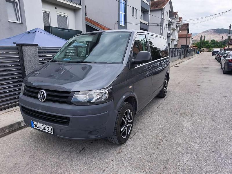 Gebraucht VW T5 Trendline 140 PS (102 kW) 2010 Grau Van
