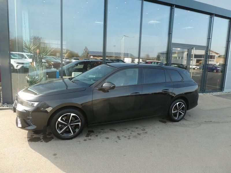 Gebraucht Opel Astra 131 PS (96 kW) 2024 Schwarz (karbon schwarz) Kombi