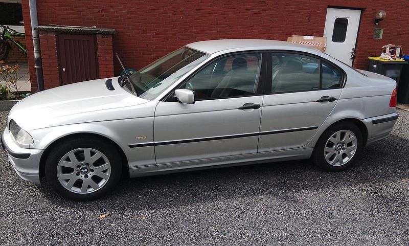 Second-hand BMW 316 105 CP (77 kW) 2000 Argintiu Berlinǎ