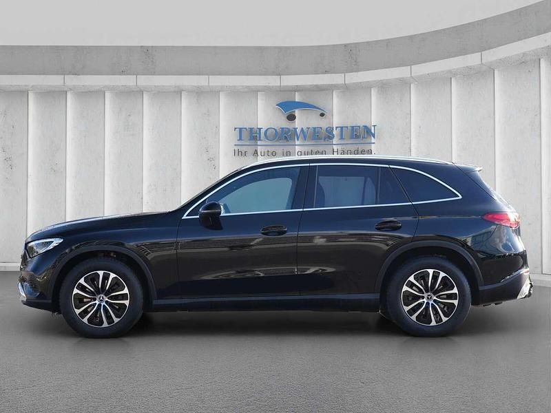 Gebraucht Mercedes GLC220 197 PS (144 kW) 2024 Schwarz SUV