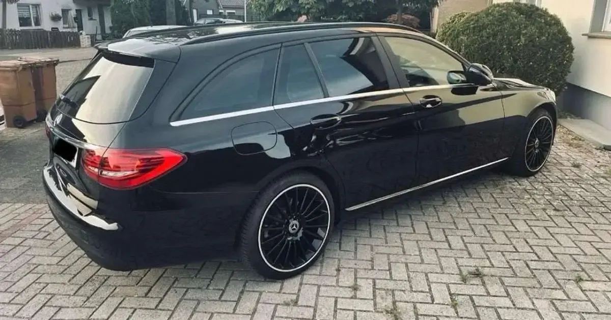Gebraucht Mercedes C220 194 PS (142 kW) 2019 Schwarz Kombi