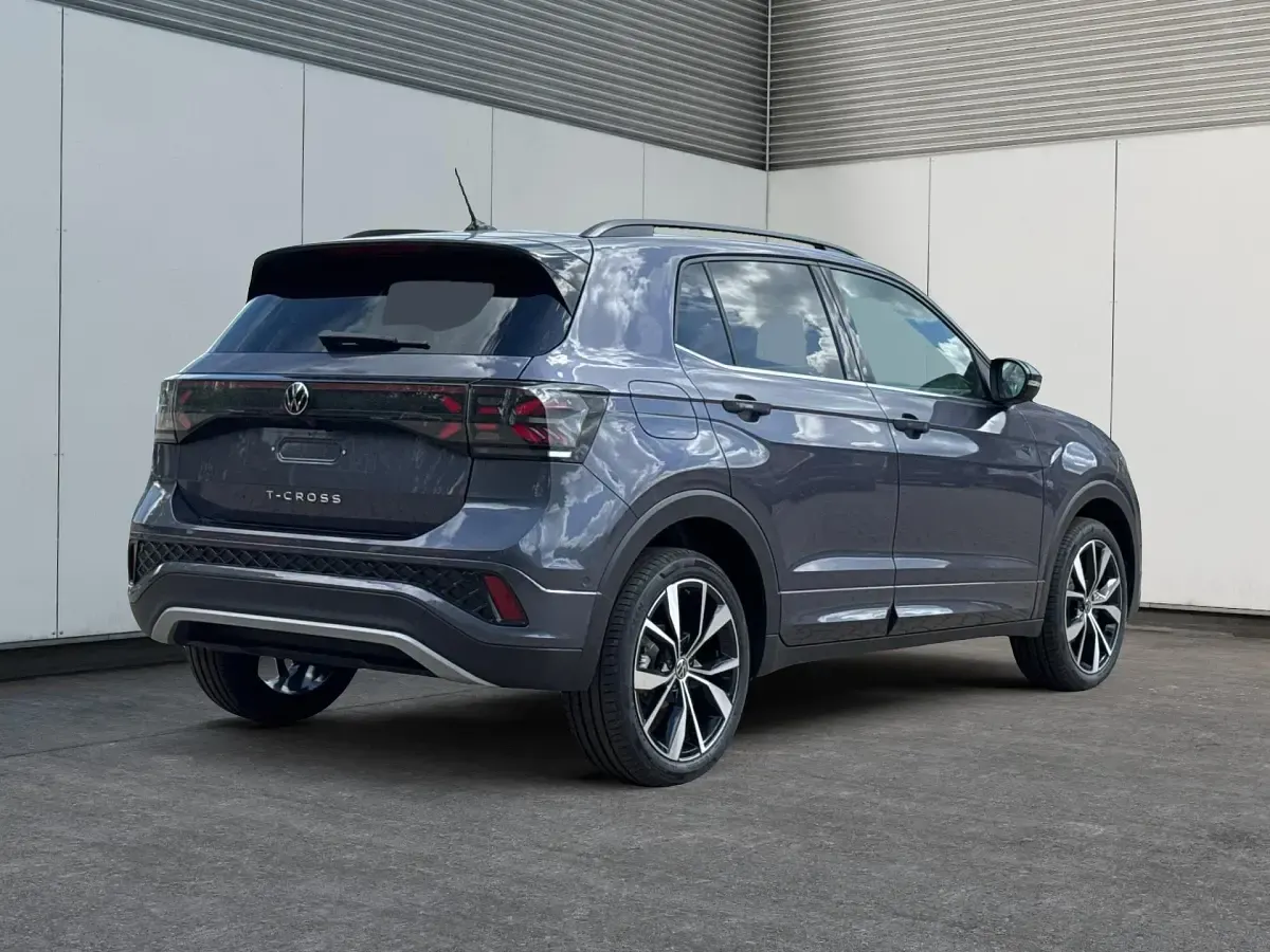 Neu VW T-Cross R-line 150 PS (110 kW) 2025 Deep black perleffekt SUV