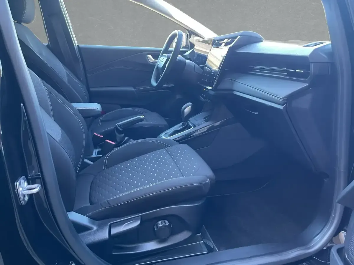 Second-hand Ford Puma Titanium 125 CP (91 kW) 2024 Negru SUV