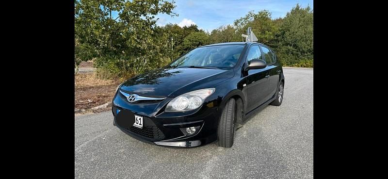 Schwarz Gebraucht 2011 Hyundai i30 Kleinwagen | 3.400 € (Fairer Preis) - Bild 1/4