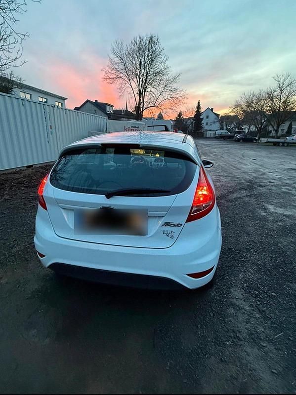 Gebraucht Ford Fiesta 82 PS (60 kW) 2009 Weiß Kleinwagen