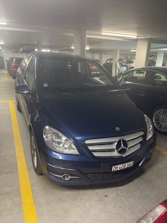 Blau Gebraucht 2010 Mercedes B200 Van / Kleinbus | 4.500 € (Guter Preis) - Bild 1/4