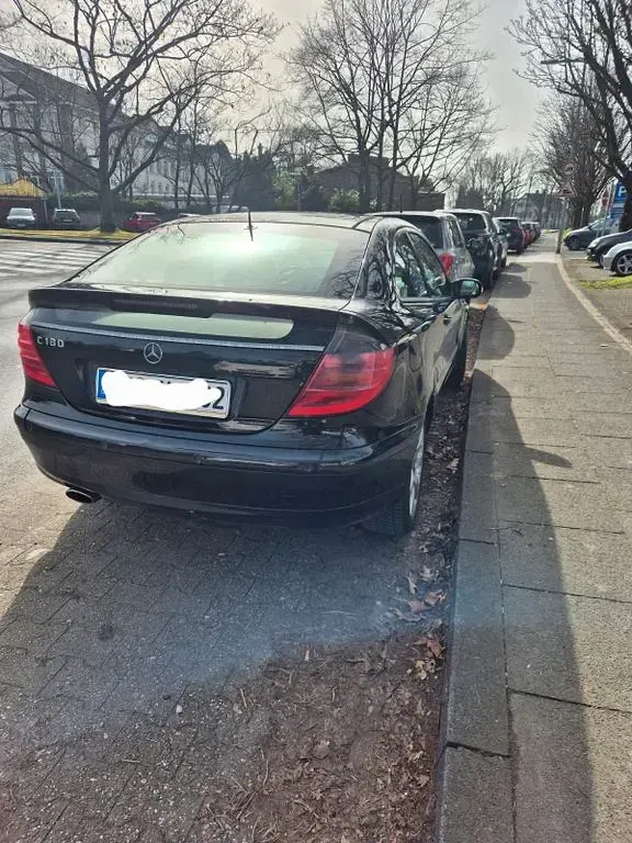 Gebraucht Mercedes C180 129 PS (94 kW) 2002 Schwarz Coupé