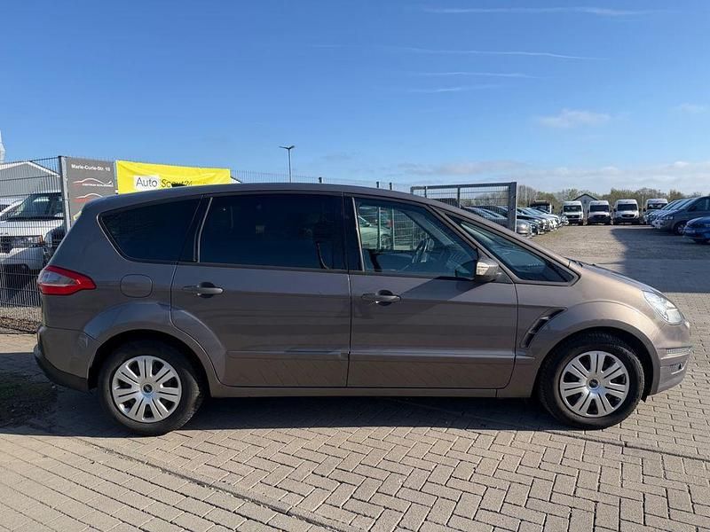 Używany Ford S-MAX Trend 140 KM (102 kW) 2014 Brązowy Minivan