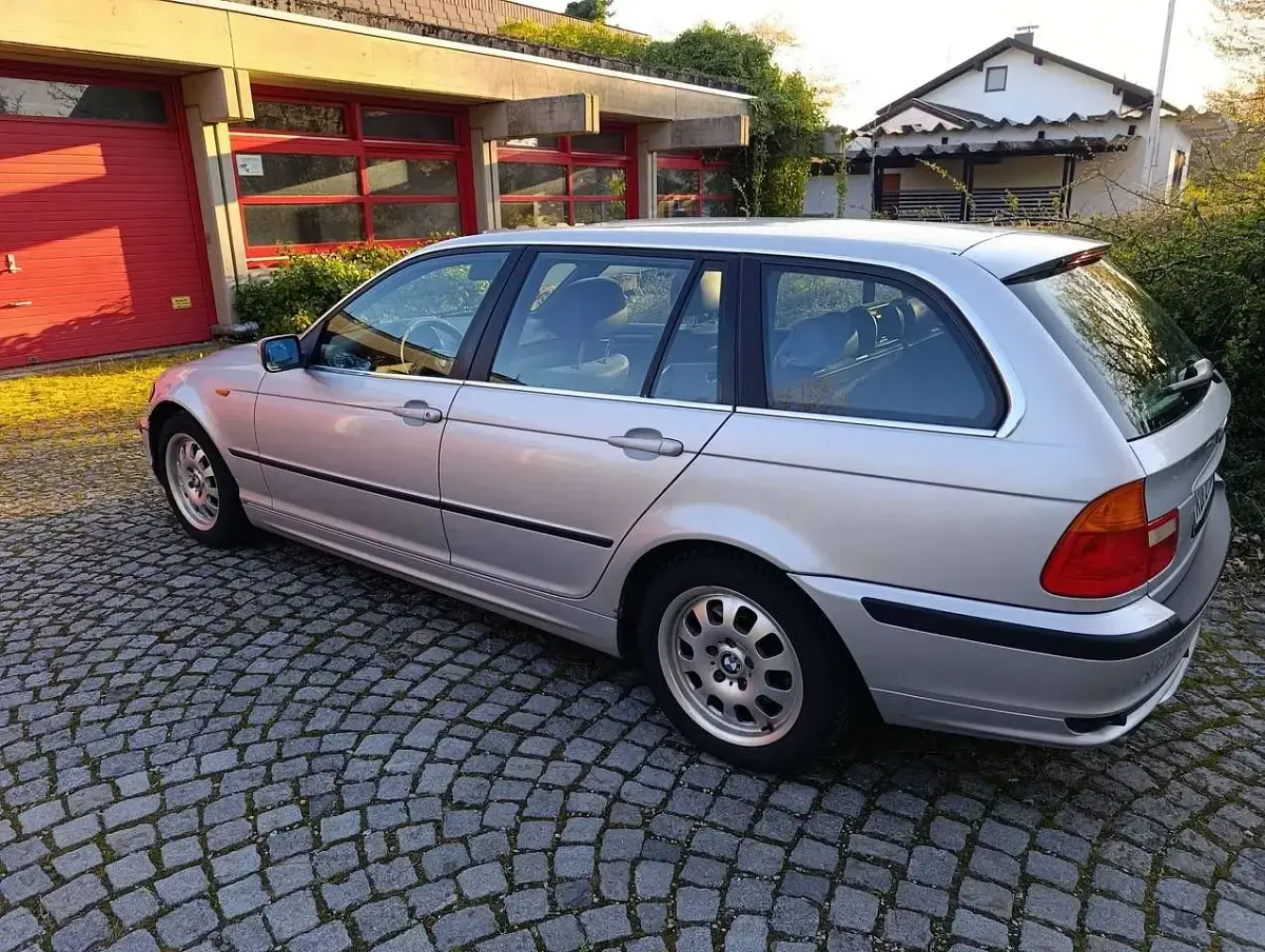 Gebraucht BMW 320 170 PS (125 kW) 2002 Silber Kombi