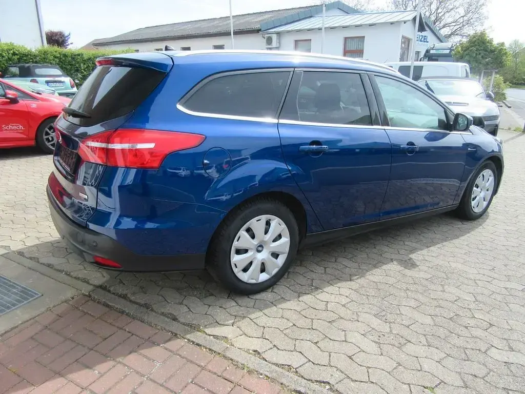 Gebraucht Ford Focus Titanium 125 PS (91 kW) 2017 Blau Limousine