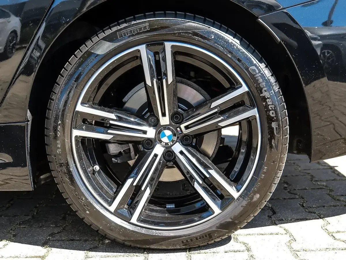 Gebraucht BMW 318 M Sport 156 PS (114 kW) 2025 Schwarz Limousine