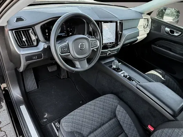 Gebraucht Volvo XC60 Core 197 PS (144 kW) 2023 Schwarz SUV