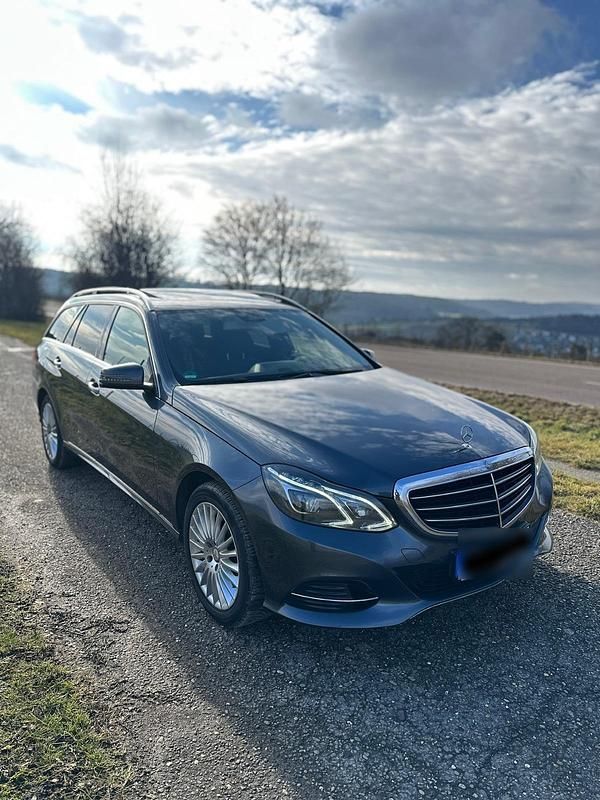 Gebraucht Mercedes E250 204 PS (150 kW) 2014 Schwarz Kombi