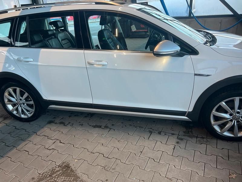 Gebraucht VW Golf Alltrack 184 PS (135 kW) 2017 Weiß Kombi
