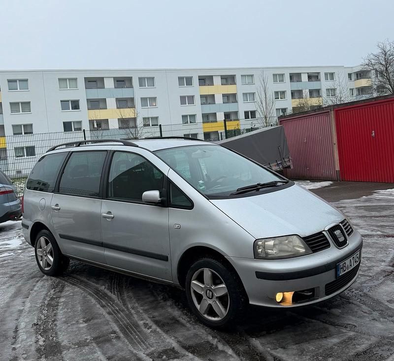 Grau Gebraucht 2005 Seat Alhambra Van / Kleinbus | 2.399 € (Fairer Preis) - Bild 1/4