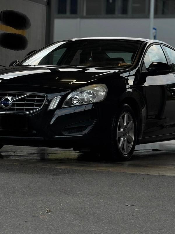 Schwarz Gebraucht 2013 Volvo S60 Limousine | 9.500 € (Fairer Preis) - Bild 1/4